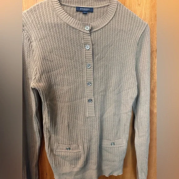 Burberry Beige Ribbed Knit sweater with silver buttons. Size 2. - Picture 4 of 7